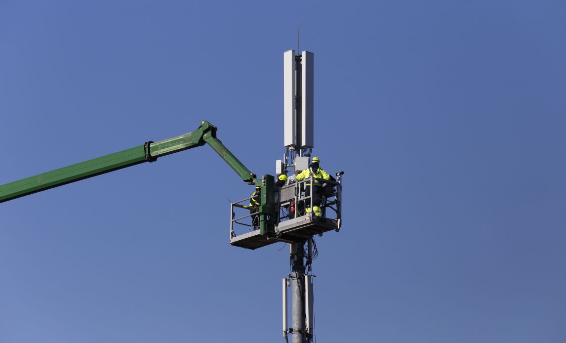 Installation af 5G antenner (FOTO: Martin Frøland/Ritzau Scanpix)