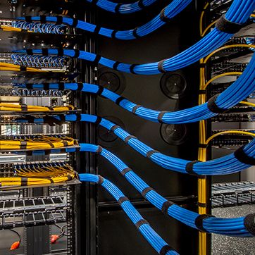 Kabler i datacenter, FOTO: alacatr/iStockPhoto