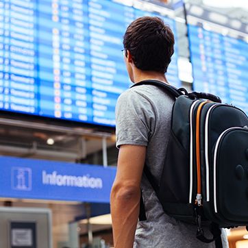 Rejsende i lufthavn, FOTO: Sergey Furtaev/Shutterstock