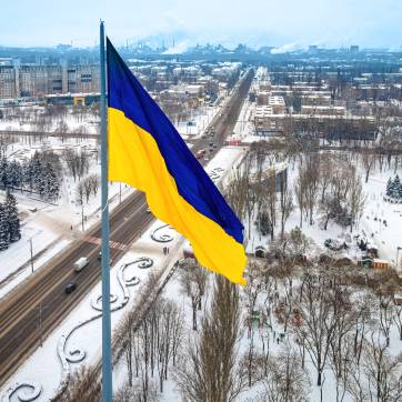Ukraines flag over by om vinteren (FOTO: Alexey Fedorenko/Shutterstock)